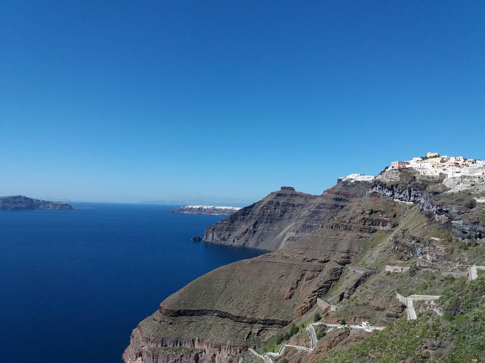 Η Σαντορίνη και οι… άλλοι